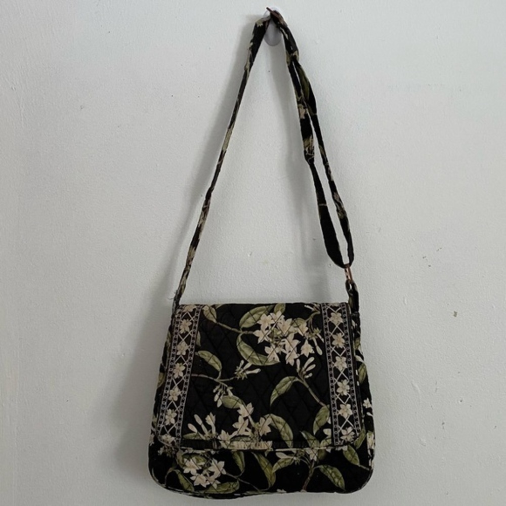 Vera Bradly Crossbody Bag Women’s Black Floral Flap Zip Wide Adjustable Strap